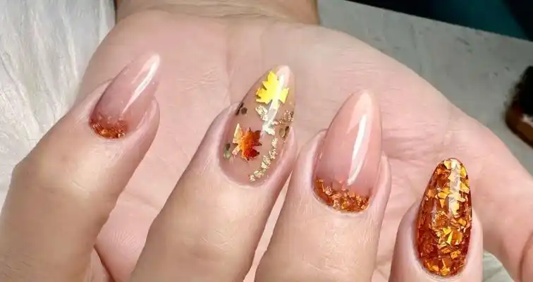 Short almond nails with foil and holographic glitter art for fall. 