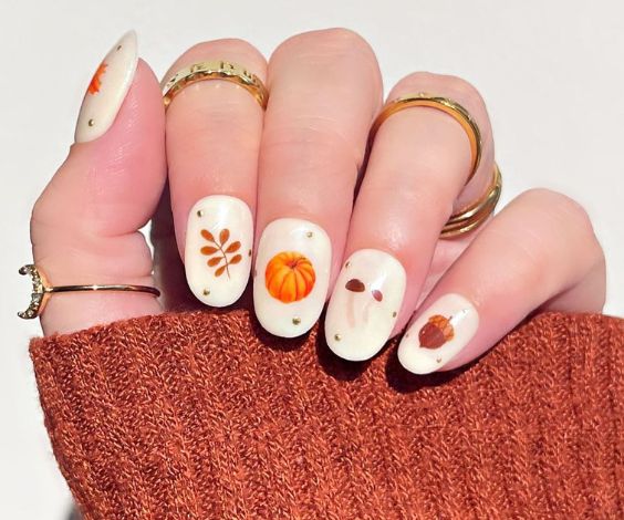 White round nails with fall pumpkin and nuts stickers