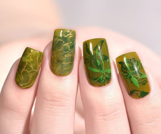 Green nails with stamping nail art