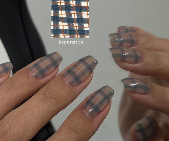 Coffin-shaped nails with plaid pattern