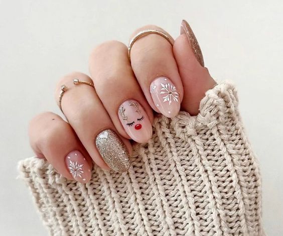  Cute reindeer dip nails for a festive winter look