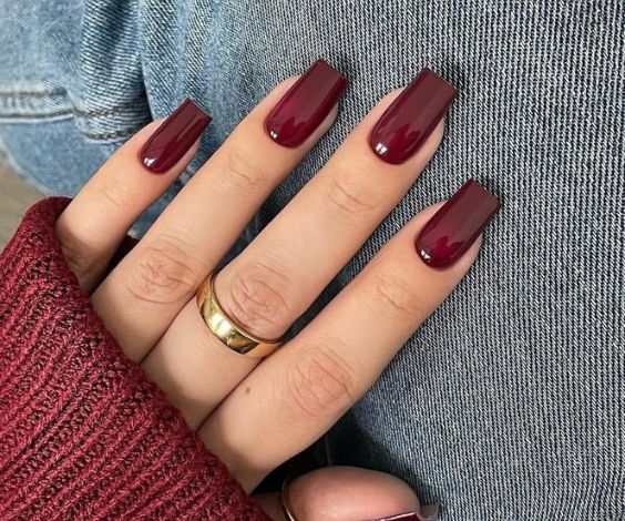 Simple emerald green nails with square nail shape