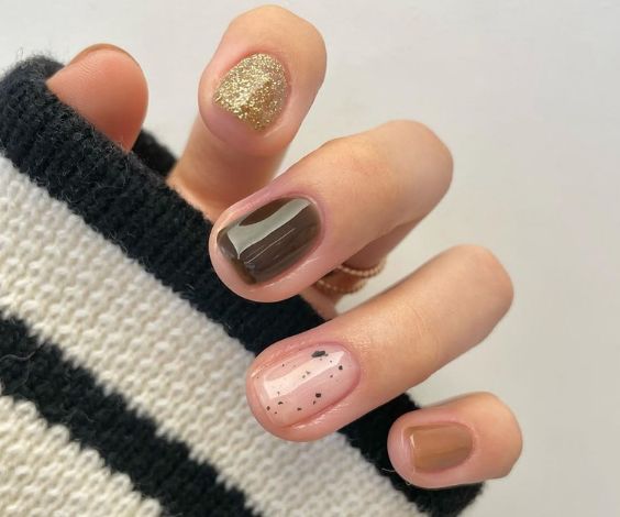 Nails with minimal glitter and blob patterns